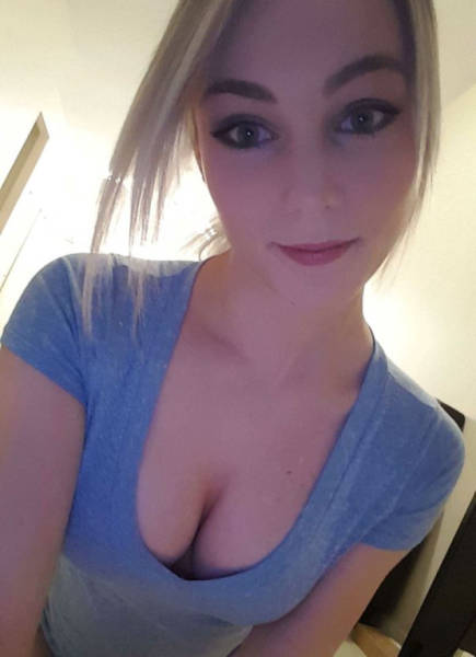 Here’s Twitch’s Hottest Female Streamer
