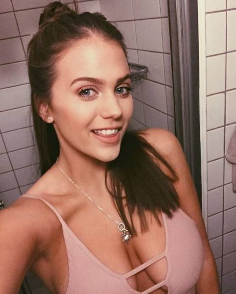 Girls With Beautiful Boobs Are A Mouthwatering Sight