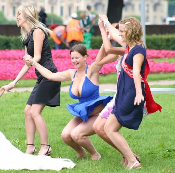 This Bridesmaid Surely Knew How To Dress To Look More Spectacular Than The Bride Herself